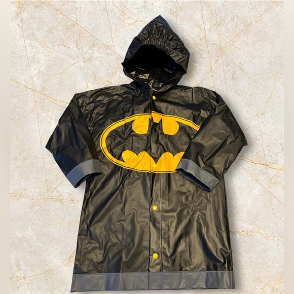 NWOT Boys Batman Rain Jacket Color: Black, Gray And Yellow. Size M Age 4-5 - Picture 1 of 4